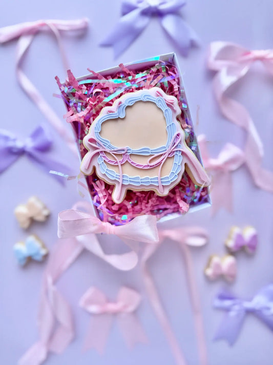 Vintage-Herztorte mit Schleife -Cookie Cutter & Stempel
