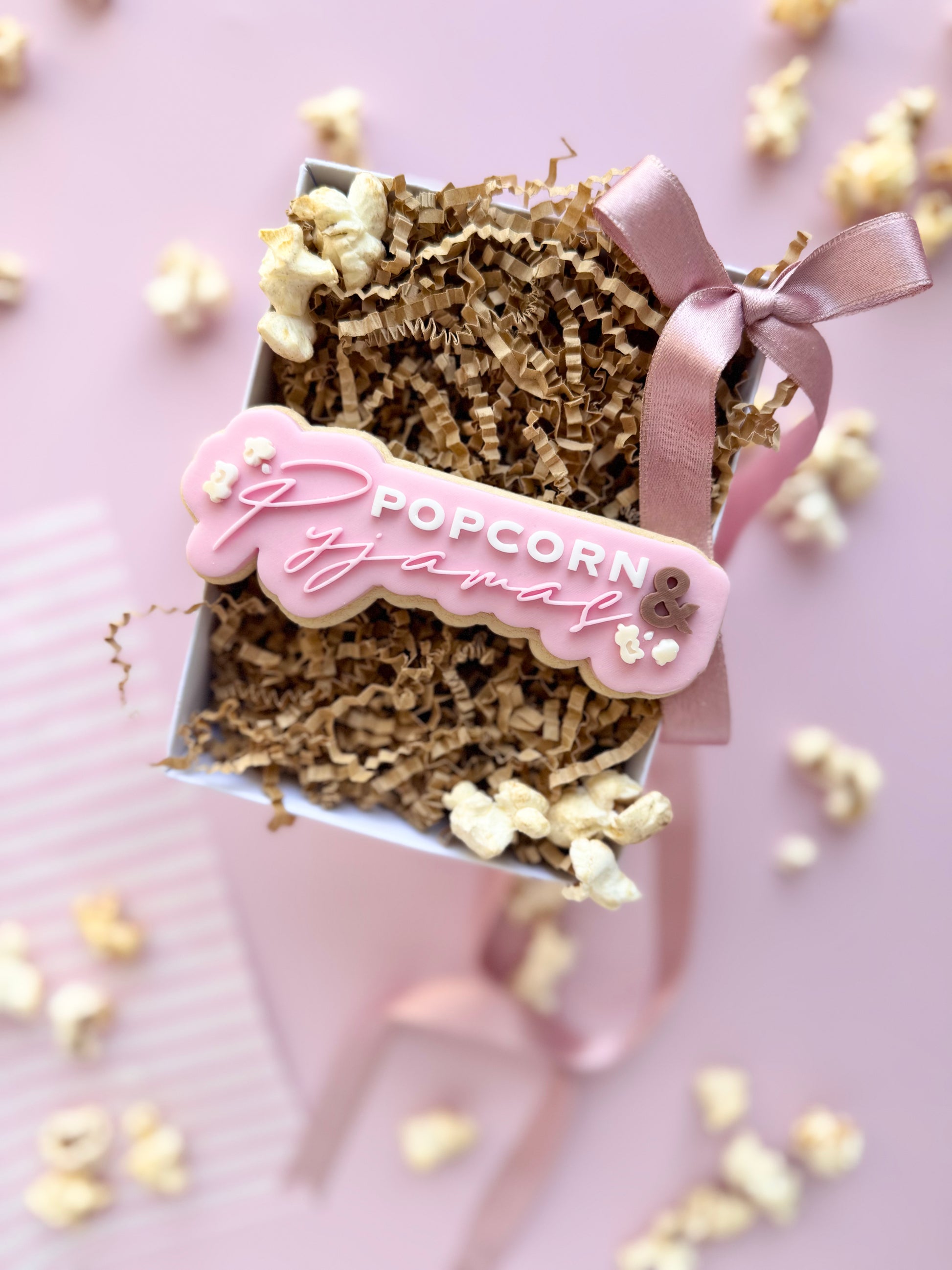 Danis Drip cookie cutter ausstecher beauty lippenstift spa bear bearista popcorn kissenstapel schlafmaske pyjamas