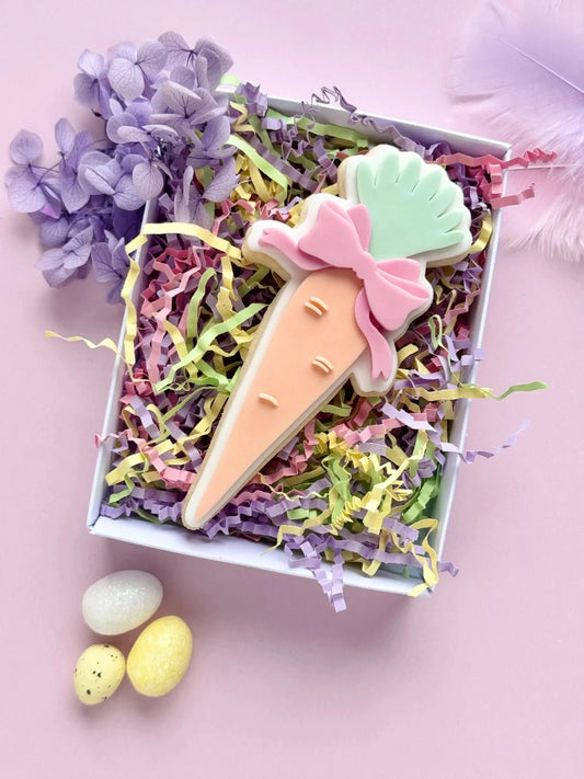 Danis DripKarotten-Ausstecher mit Schleife – Perfekt für Kekse, Fondant & mehr